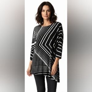 Alfani Black and White Asymmetrical Top Size 1X. Excellent condition.